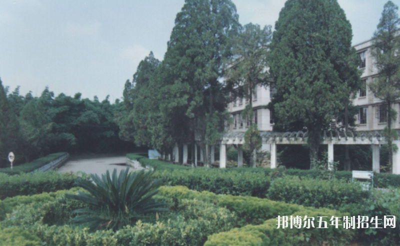 云南旅游职业学院五年制大专2019年招生办联系电话